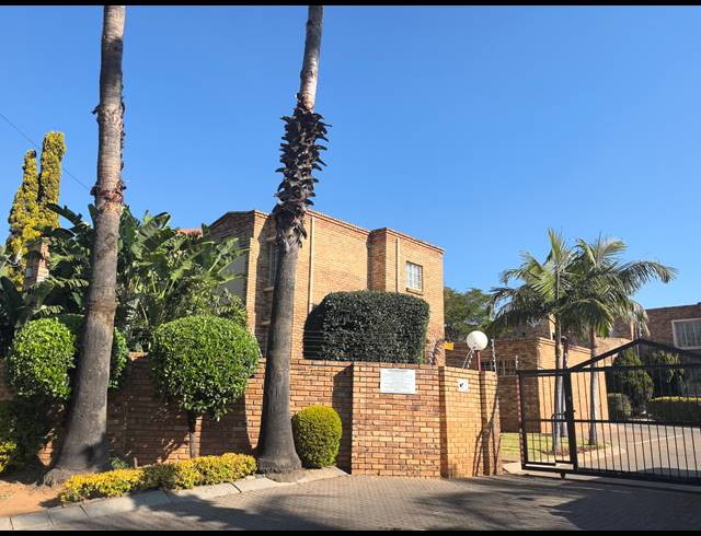 2 BEDROOM TOWNHOUSE FOR SALE IN BELLAIRS PARK